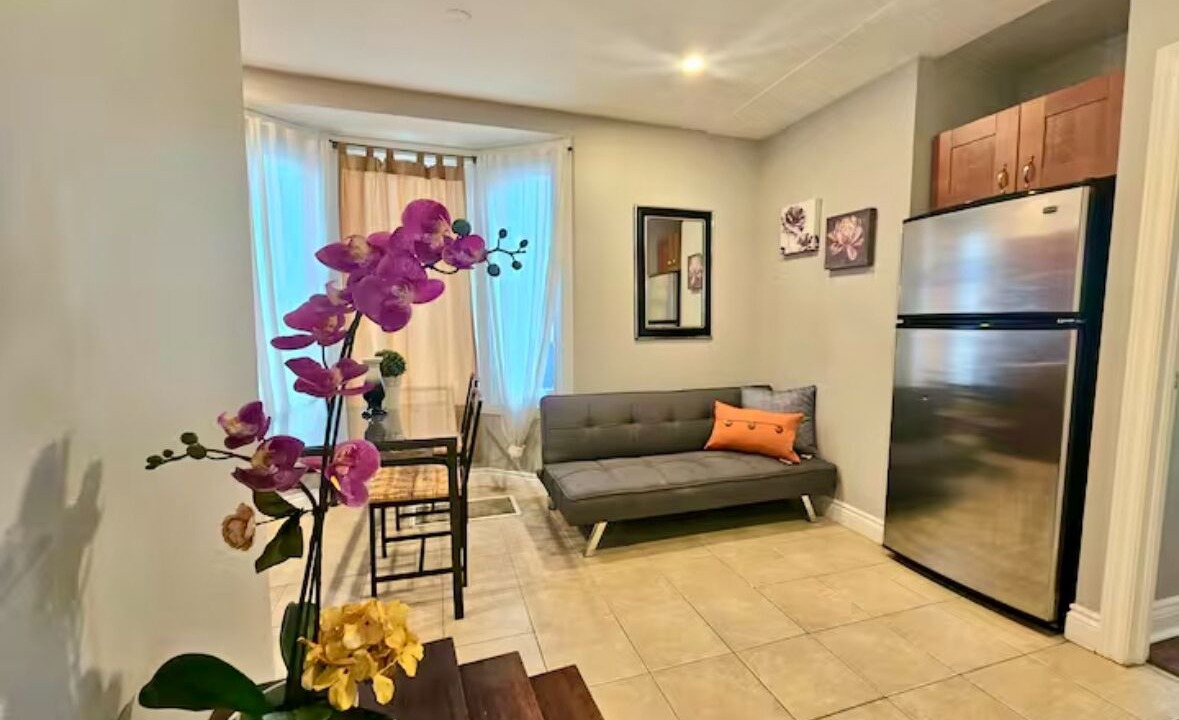 Photo of Livingroom in Oakwood Village