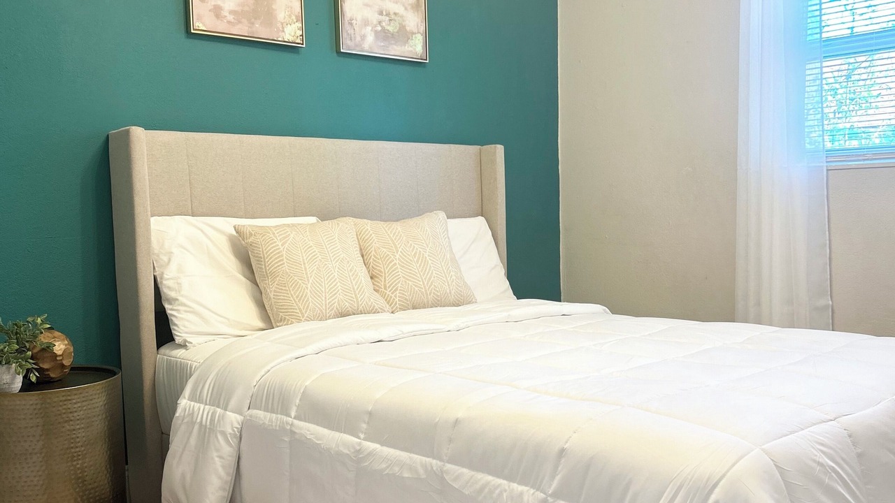 Photo of Bedroom in Carver City - Lincoln Gardens