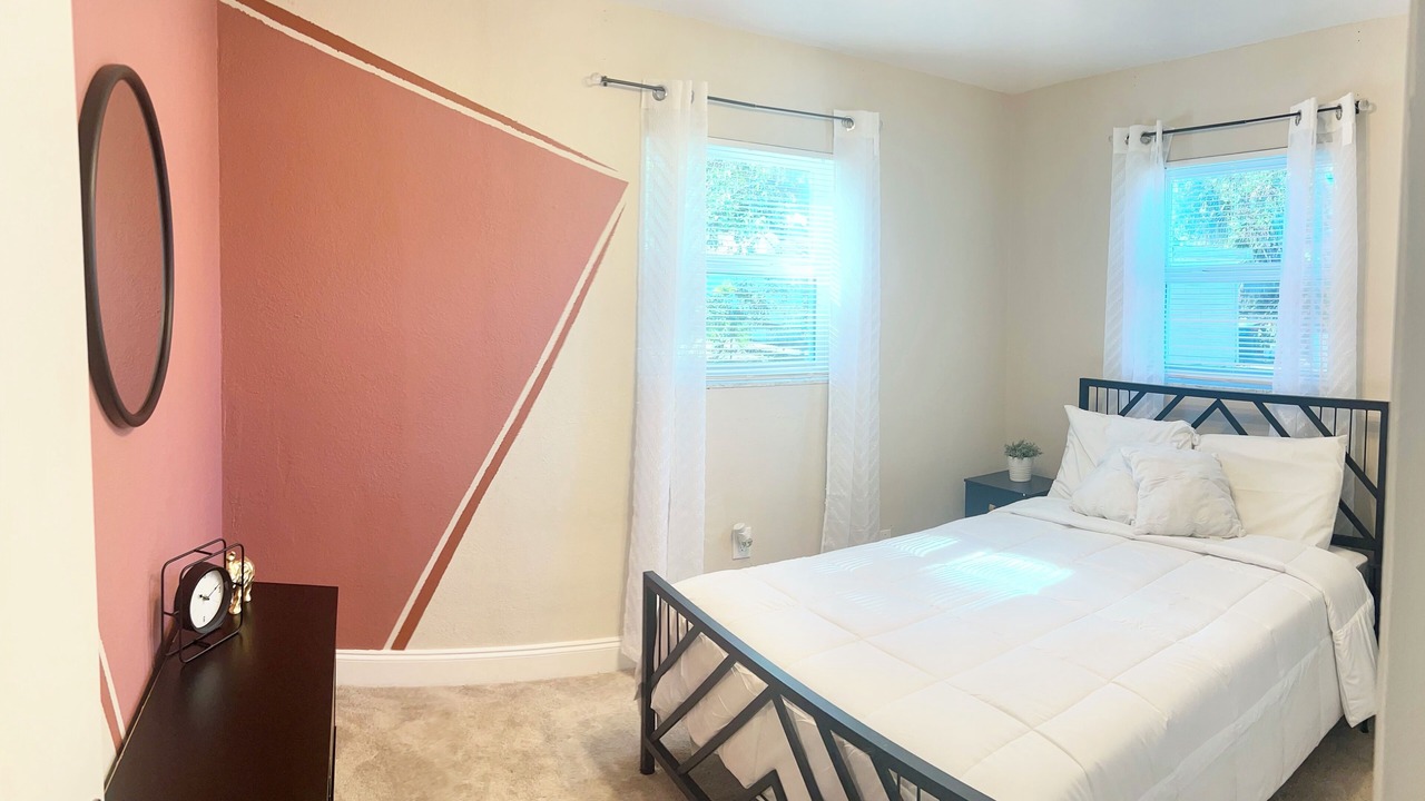 Photo of Bedroom in Carver City - Lincoln Gardens