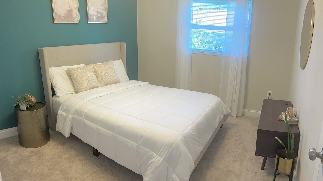 Photo of Bedroom in Carver City - Lincoln Gardens