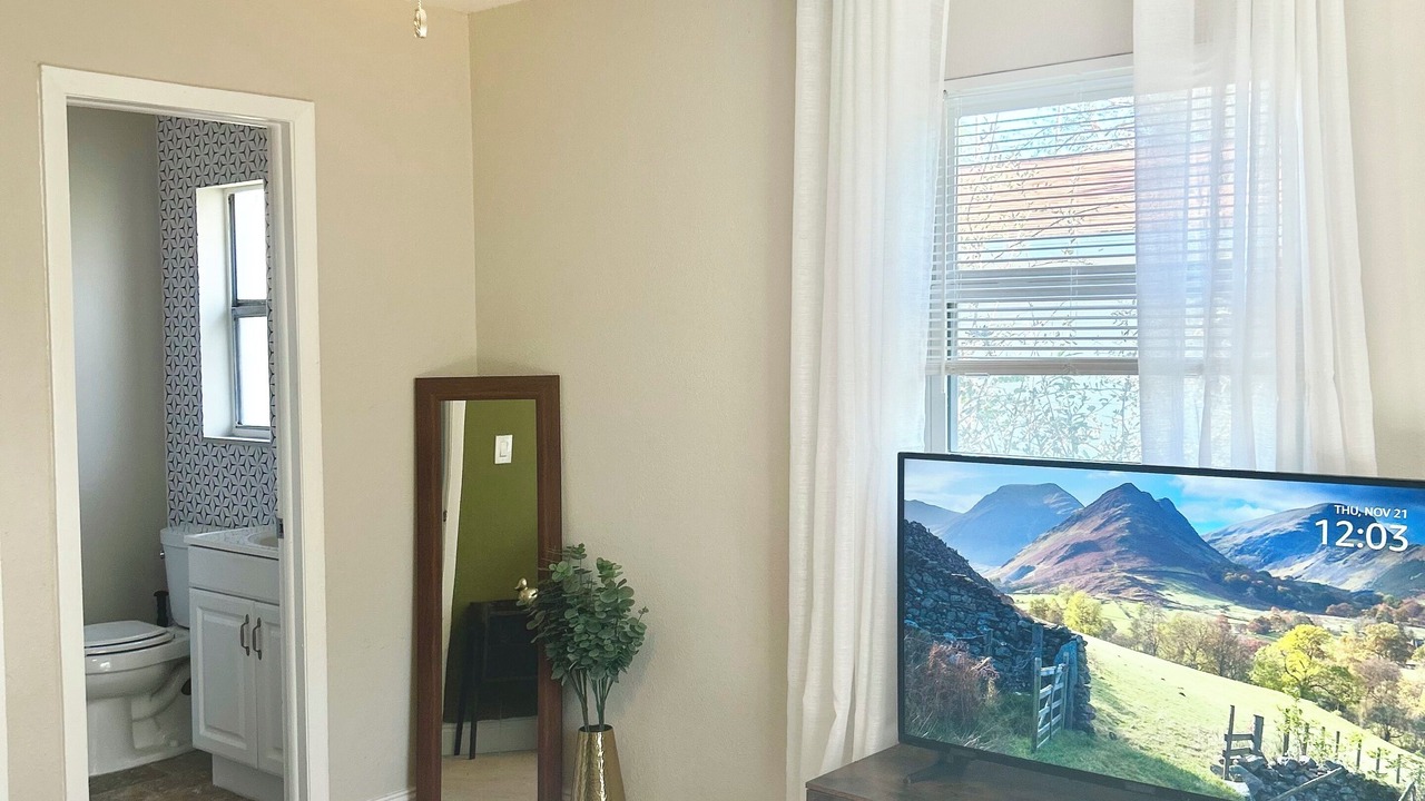 Photo of Bedroom in Carver City - Lincoln Gardens