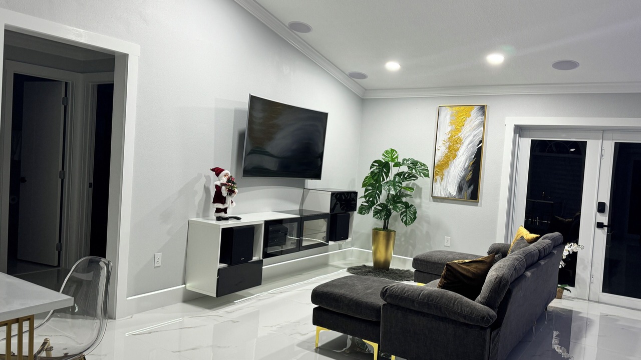 Photo of Livingroom in Mill Run