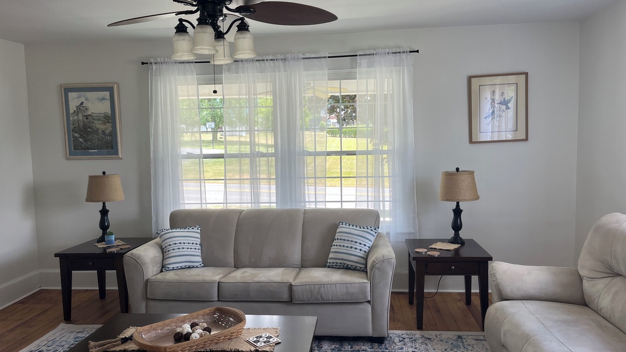 Photo of Livingroom in Belleville