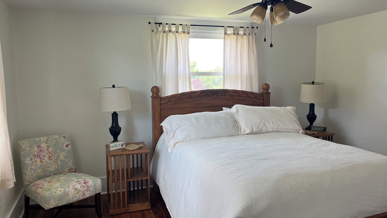 Photo of Bedroom in Belleville