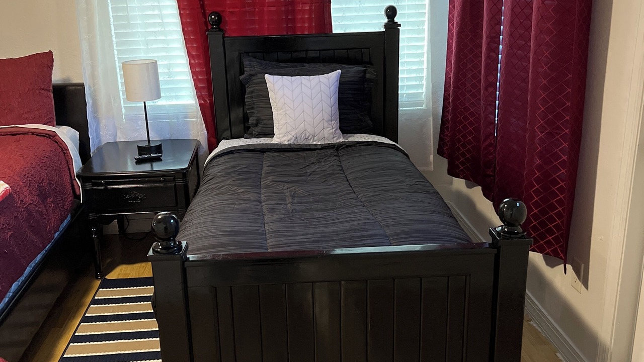 Photo of Bedroom in Oak Ridge