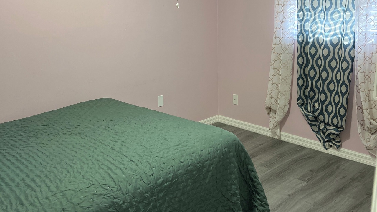 Photo of Bedroom in Oak Ridge