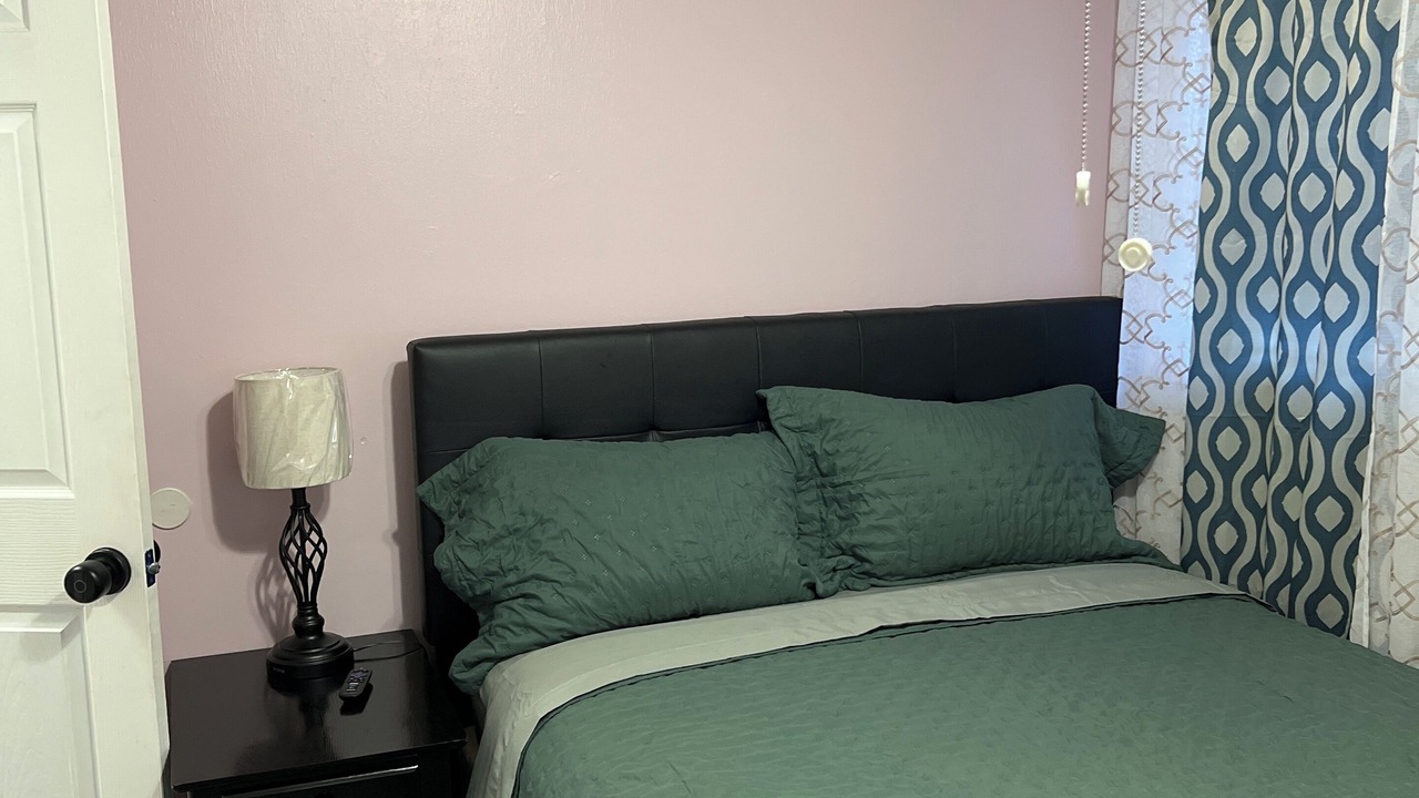 Photo of Bedroom in Oak Ridge