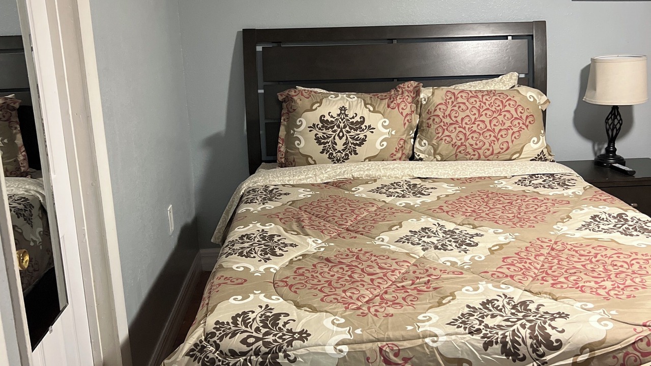 Photo of Bedroom in Oak Ridge