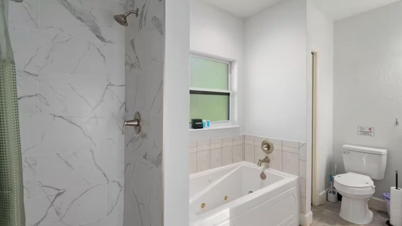 Photo of Bathroom in Auburndale
