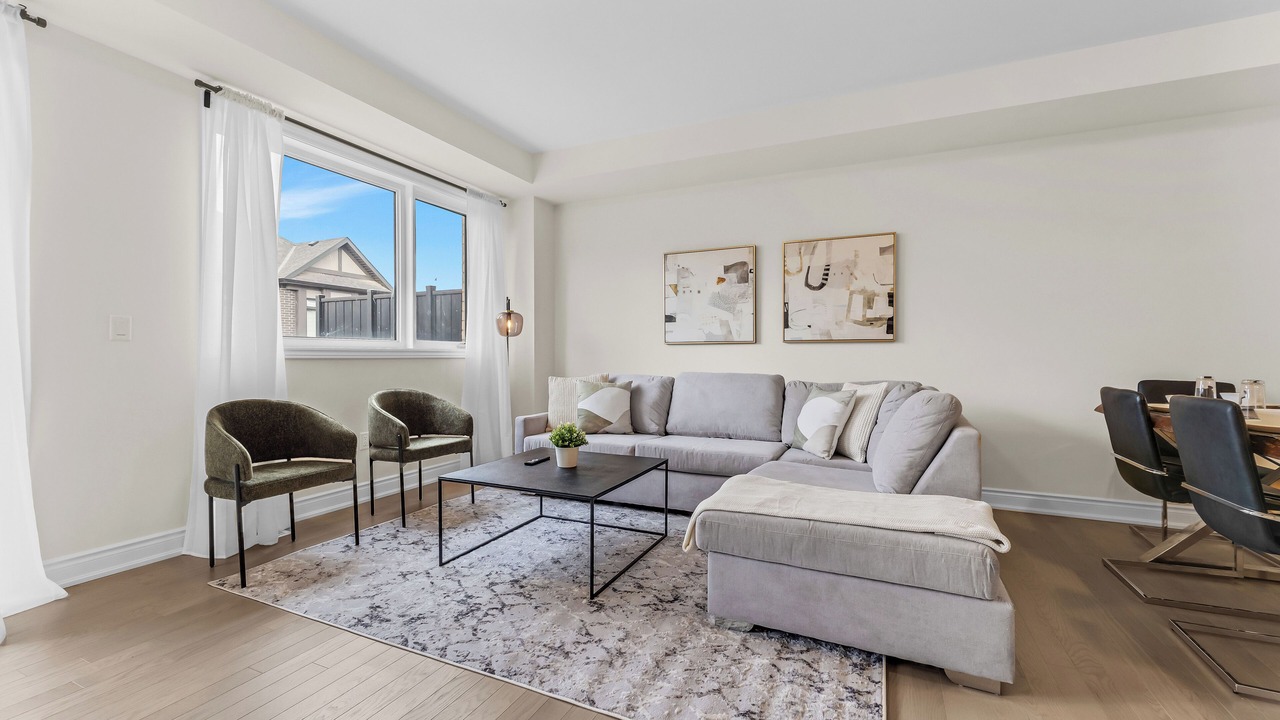 Photo of Livingroom in Oakville