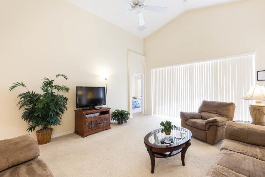 Photo of Livingroom in Hillcrest Estates