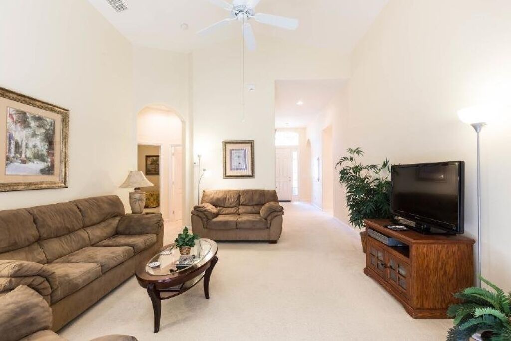 Photo of Livingroom in Hillcrest Estates