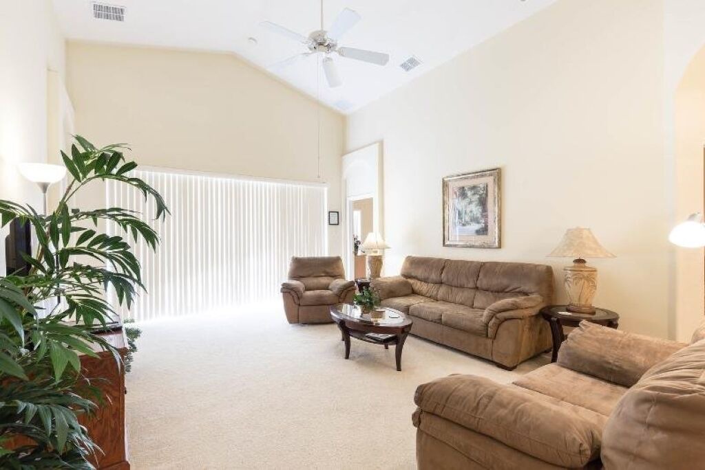 Photo of Livingroom in Hillcrest Estates