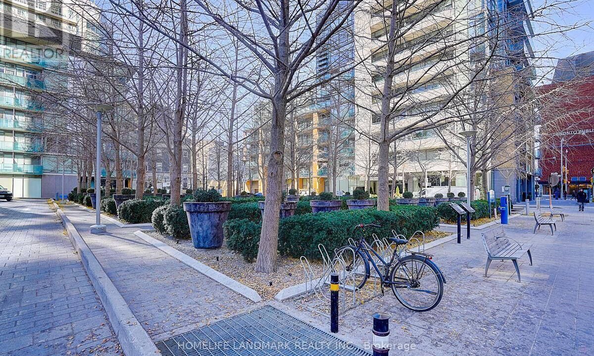 Photo of Outdoor in Yorkville