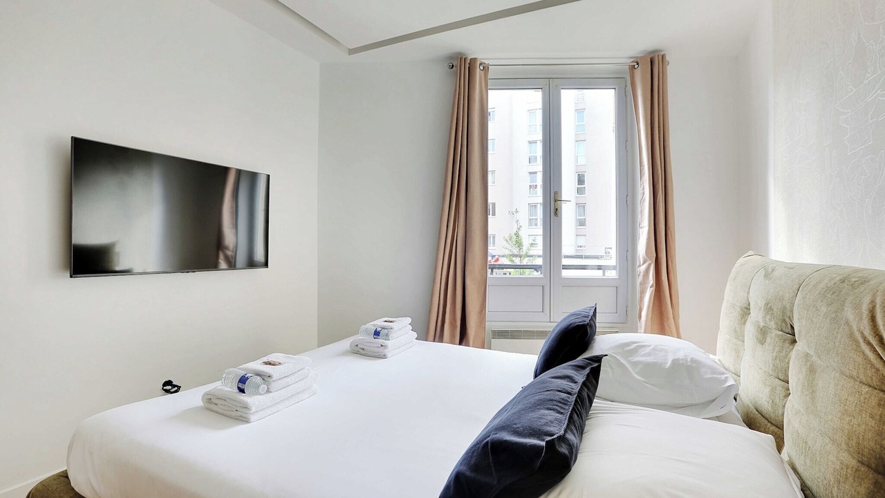 Photo of Bedroom in Levallois-Perret