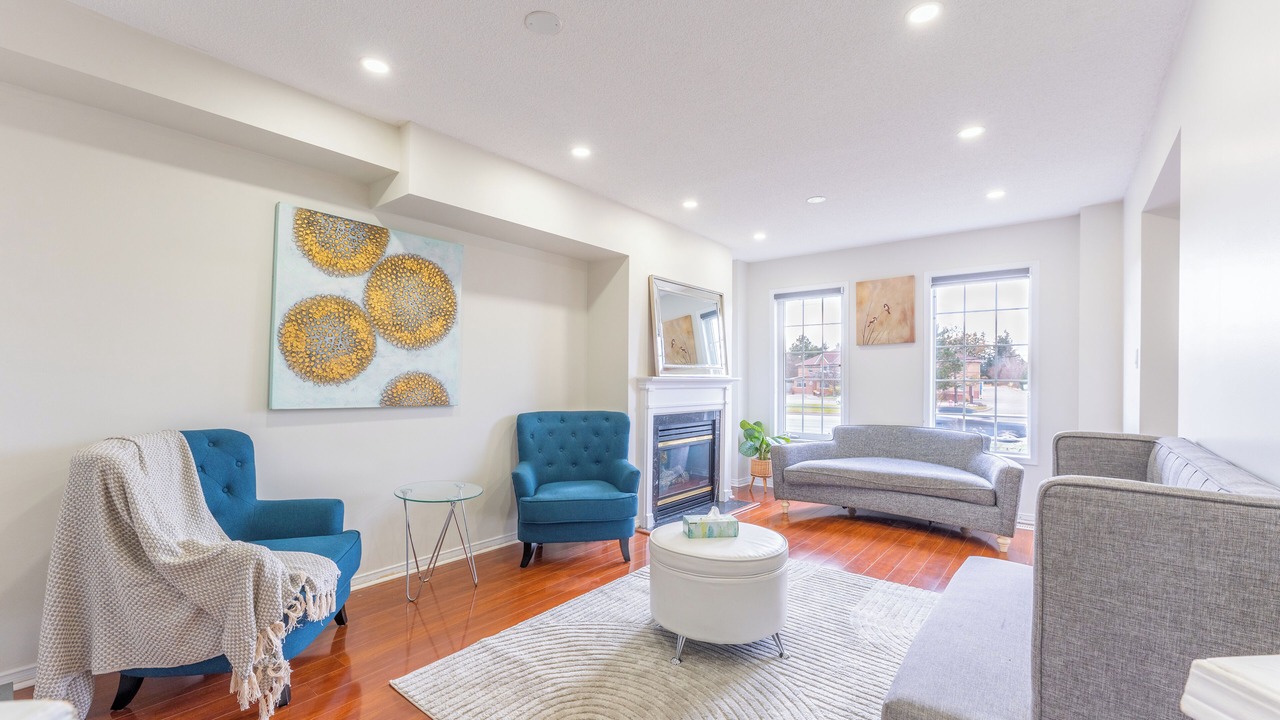 Photo of Livingroom in Brampton West