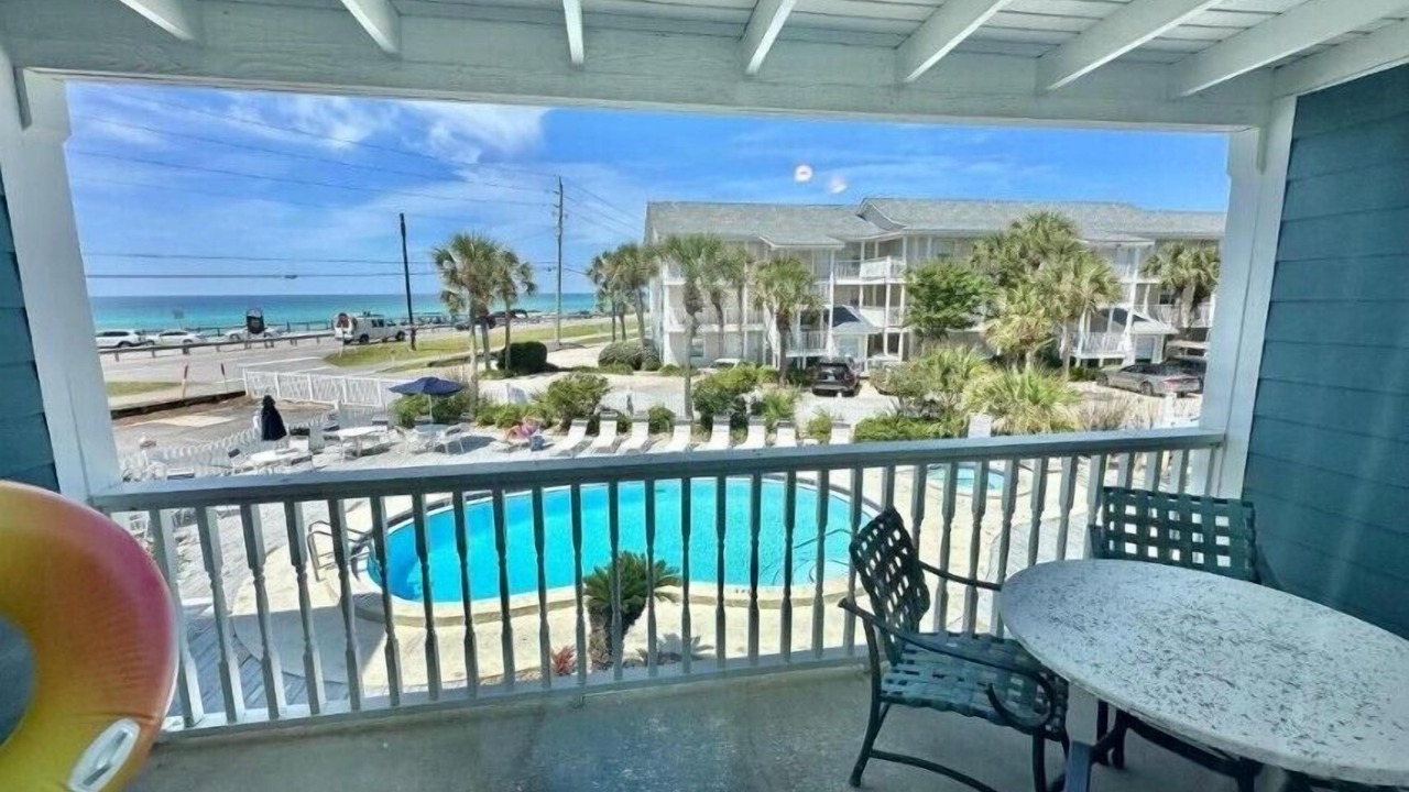 Photo of Patio Balcony in Avalon Beach Estates