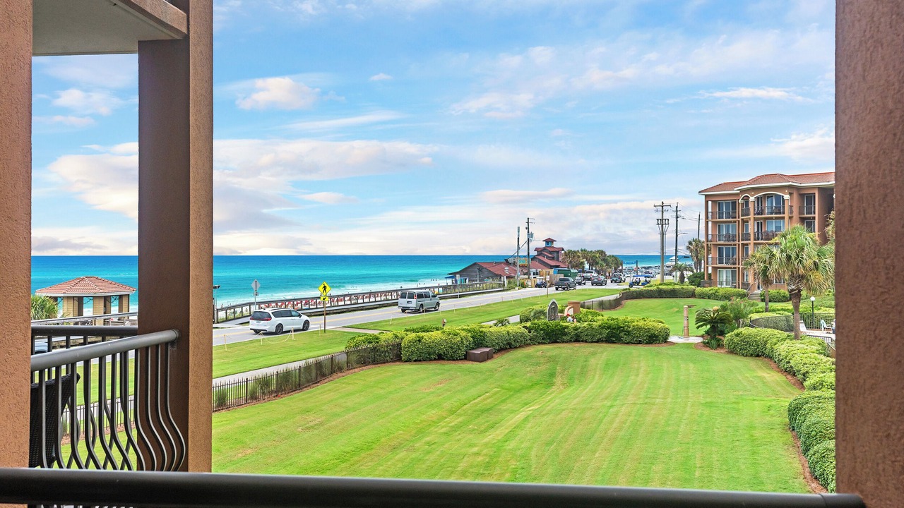 Photo of Patio Balcony in Emerald Waters Village