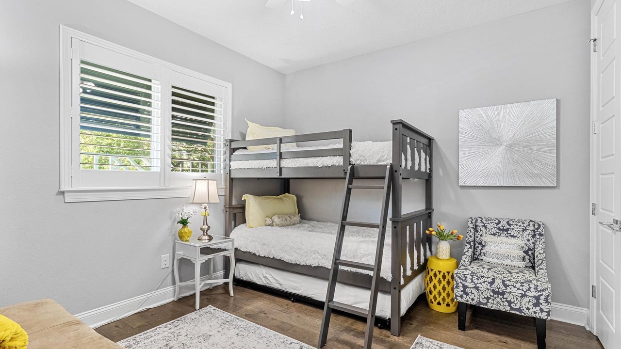 Photo of Bedroom in Bayshore Gardens