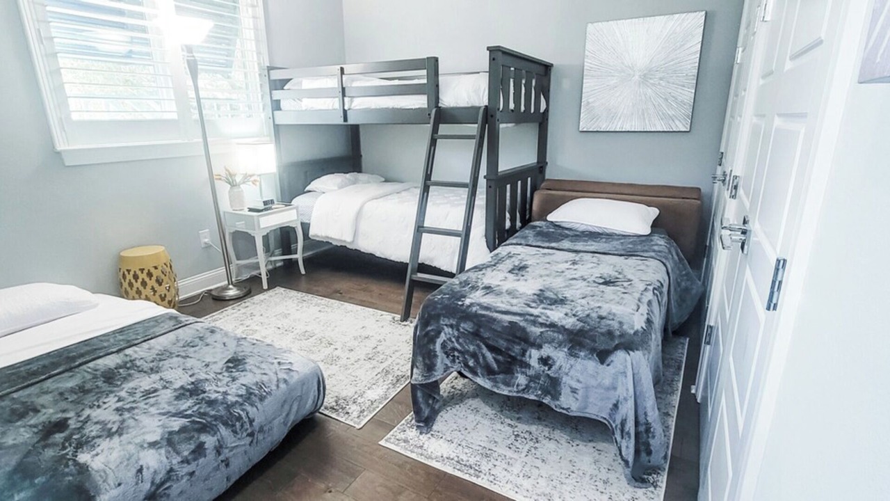 Photo of Bedroom in Bayshore Gardens