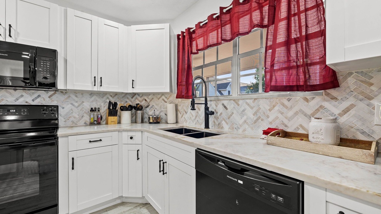 Photo of Kitchen in Lake Magdalene