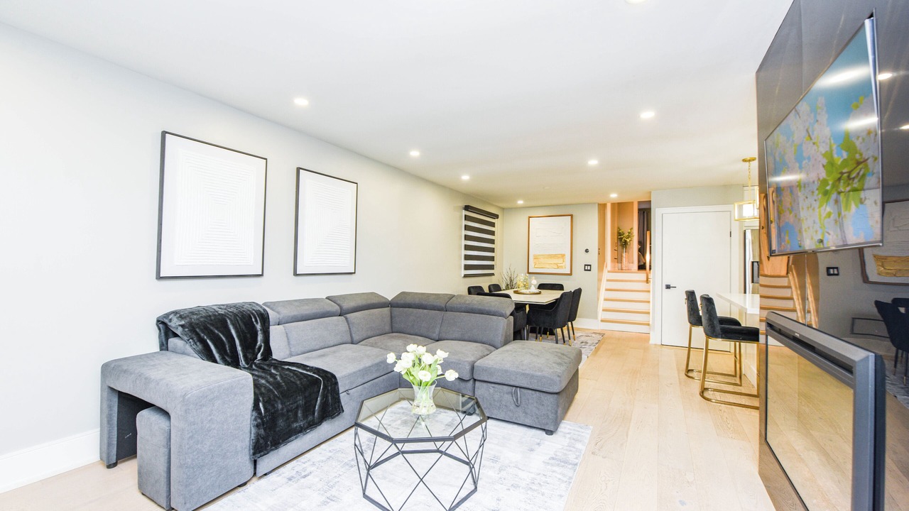 Photo of Livingroom in Erin Mills