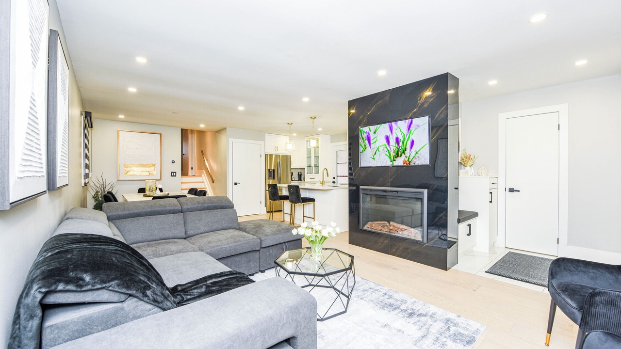 Photo of Livingroom in Erin Mills