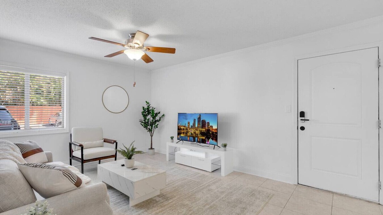 Photo of Livingroom in Bayshore Gardens