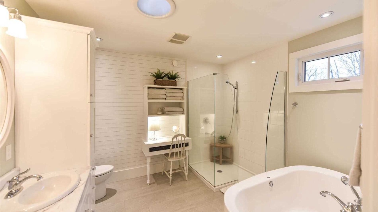 Photo of Bathroom in Oro-Medonte