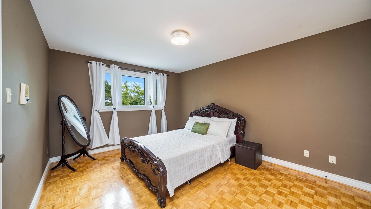 Photo of Bedroom in Richmond Hill