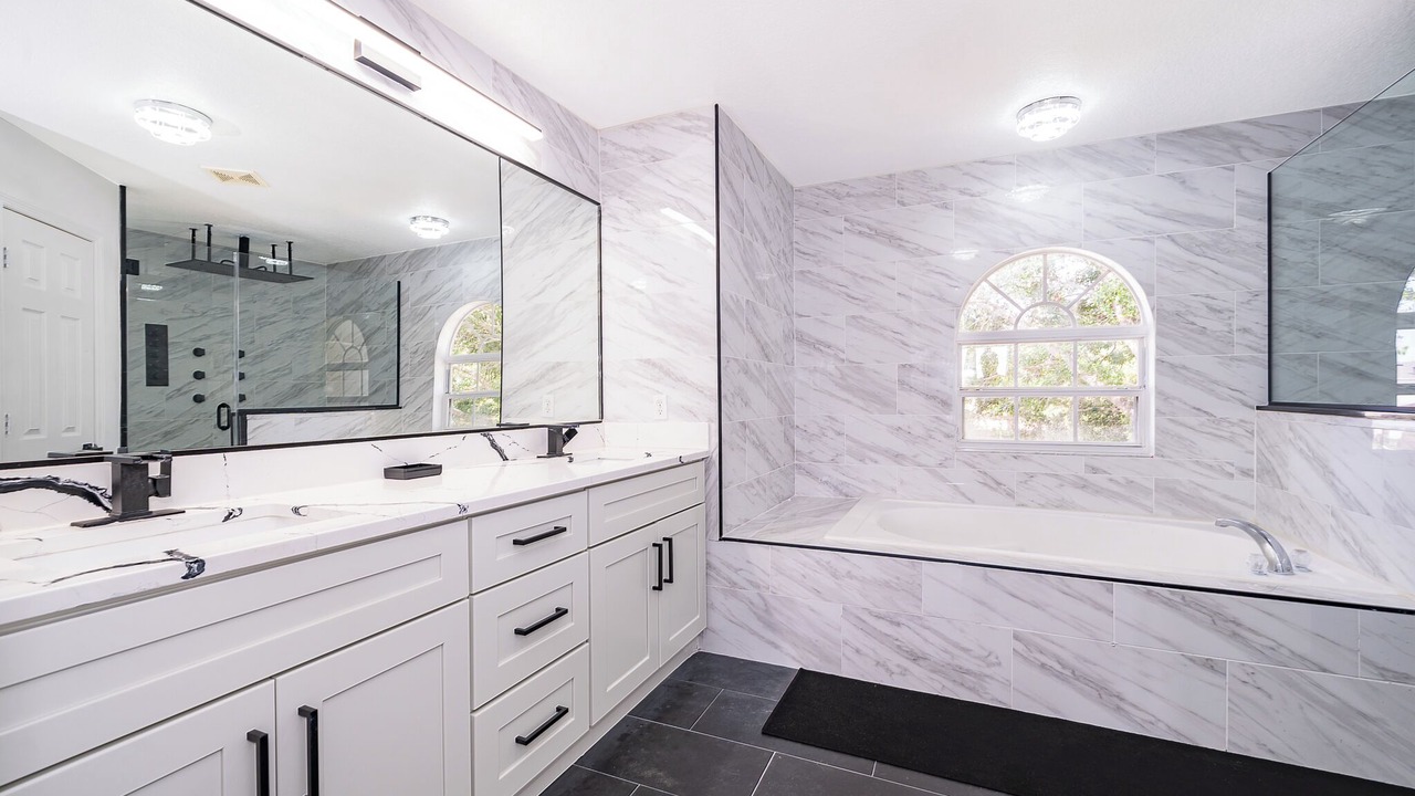 Photo of Bathroom in Crescent Lakes
