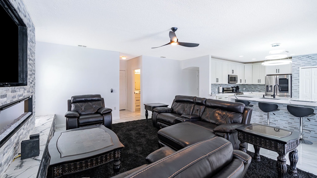 Photo of Livingroom in Crescent Lakes