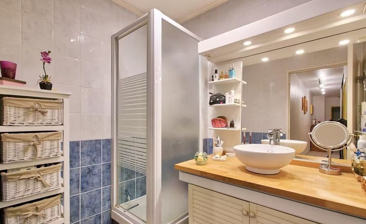 Photo of Bathroom in Front de Lac