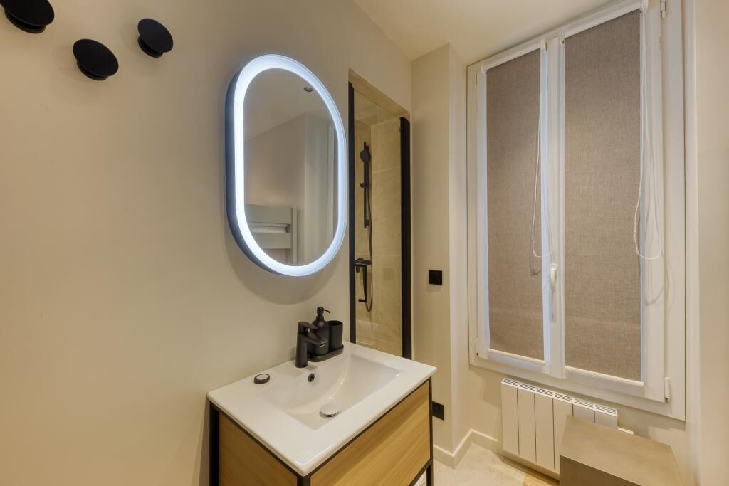 Photo of Bathroom in 9th Arrondissement