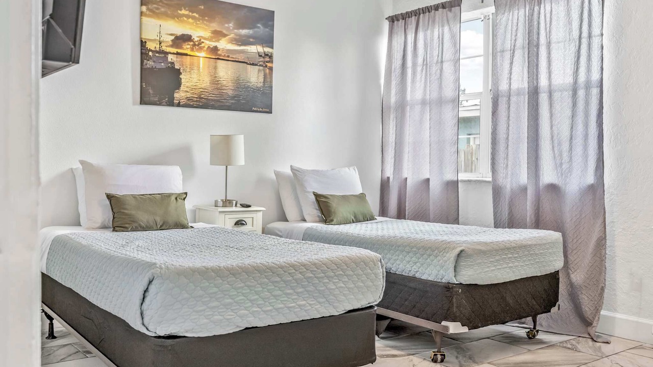 Photo of Bedroom in Orlando Beach