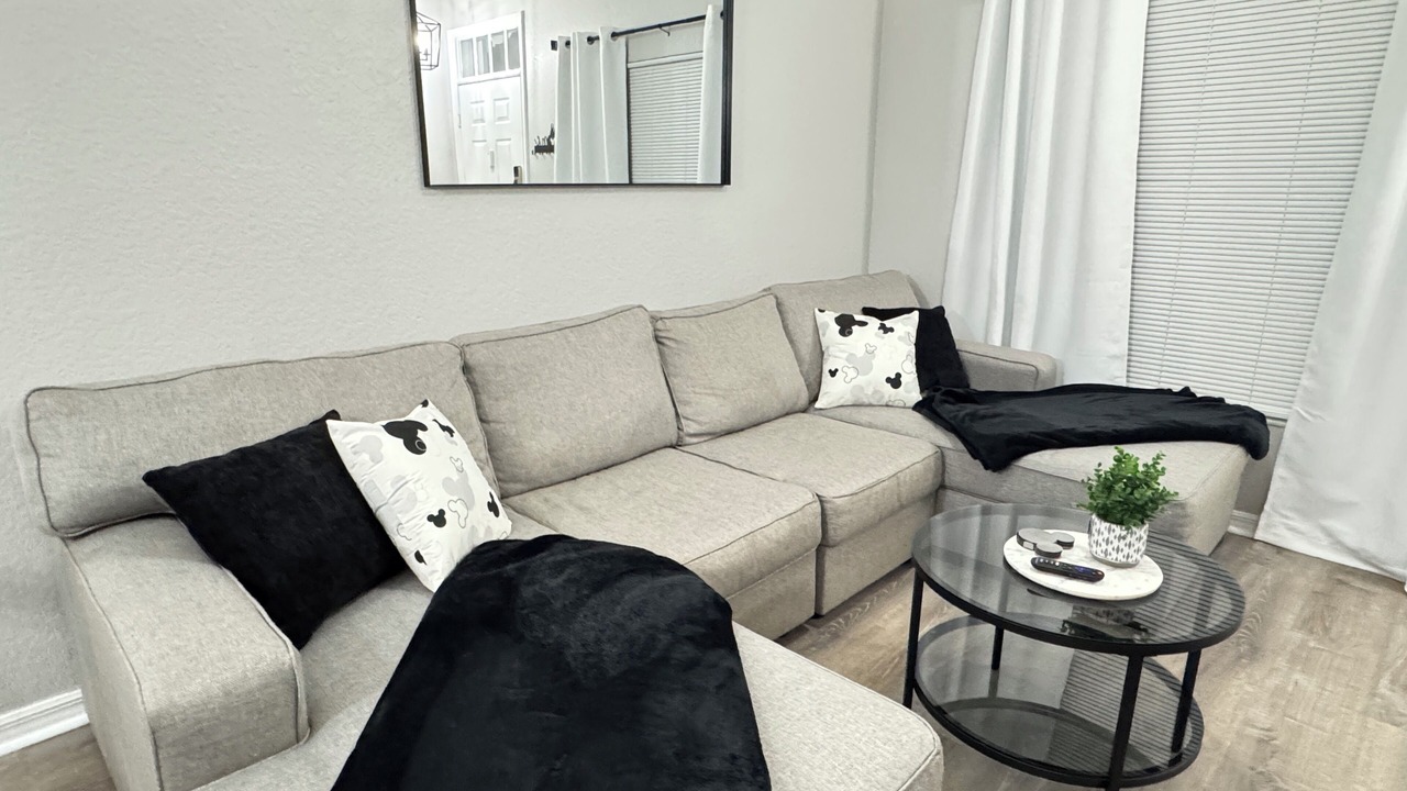 Photo of Livingroom in Venetian Bay Villages