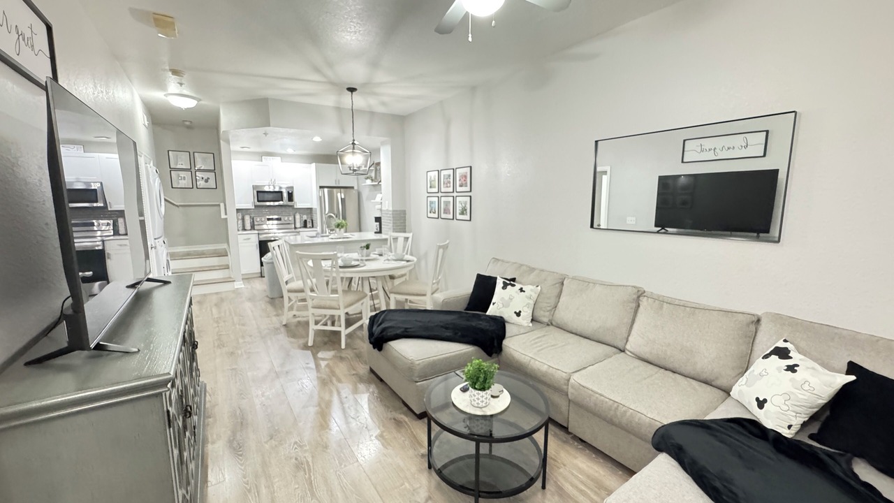 Photo of Livingroom in Venetian Bay Villages