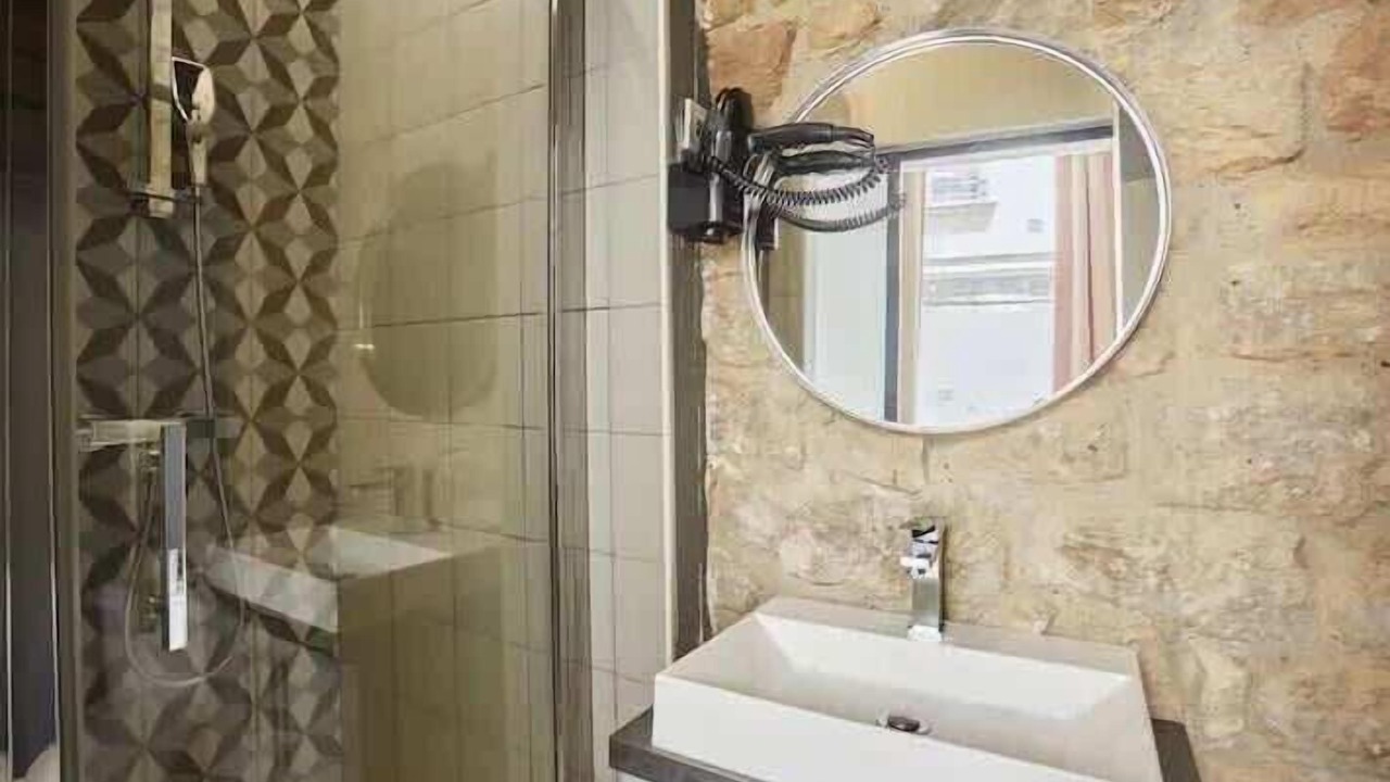 Photo of Bathroom in Porte-Saint-Martin