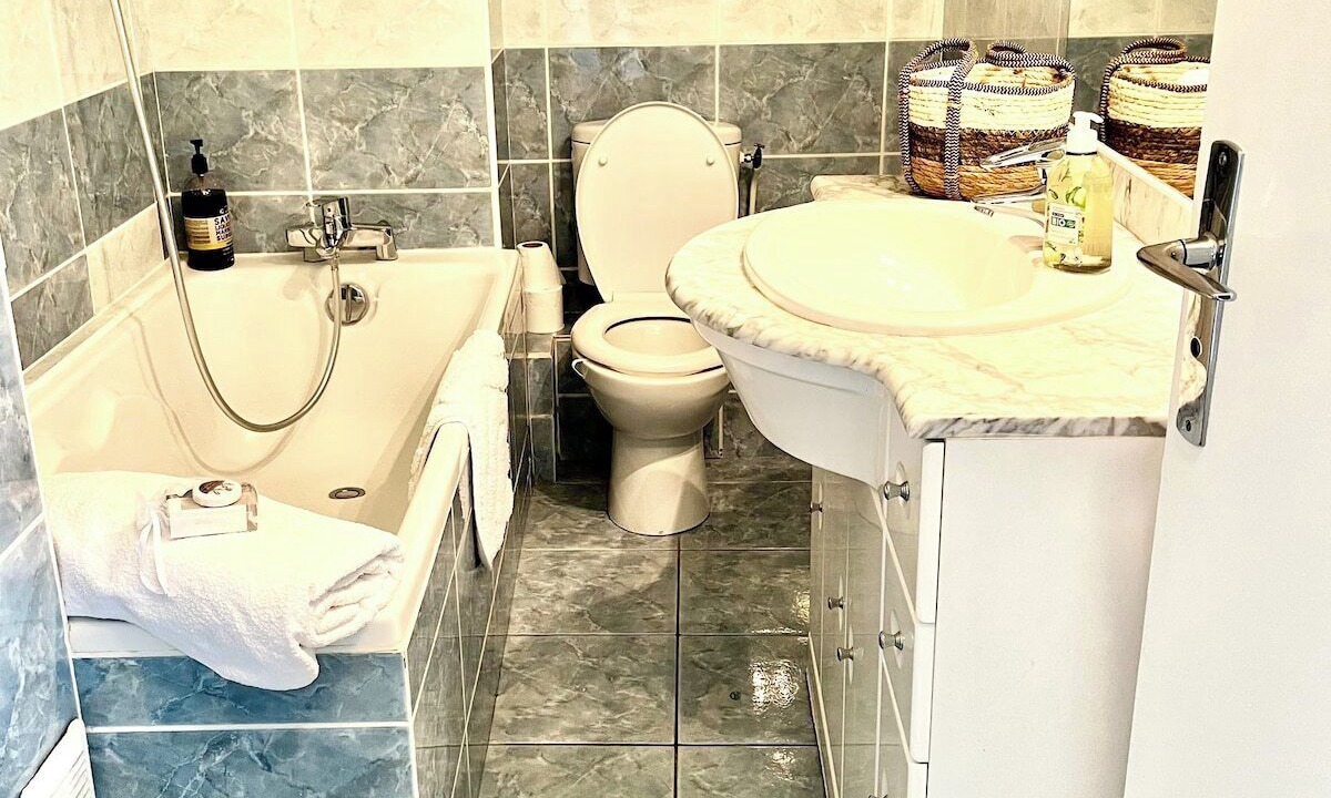 Photo of Bathroom in Republique–Point-du-Jour