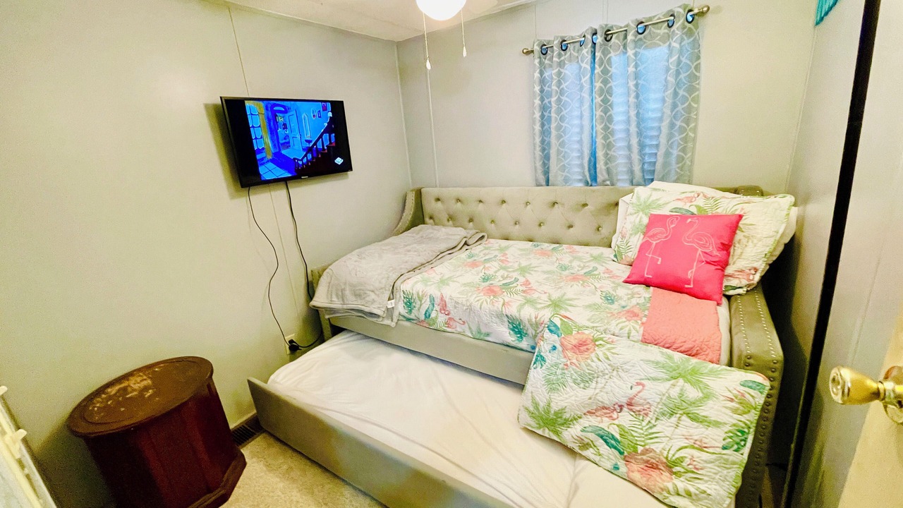 Photo of Bedroom in Weeki Wachee Gardens