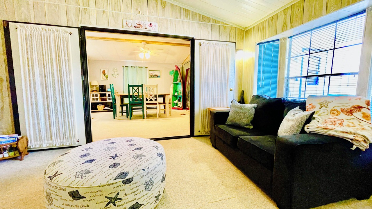 Photo of Livingroom in Weeki Wachee Gardens