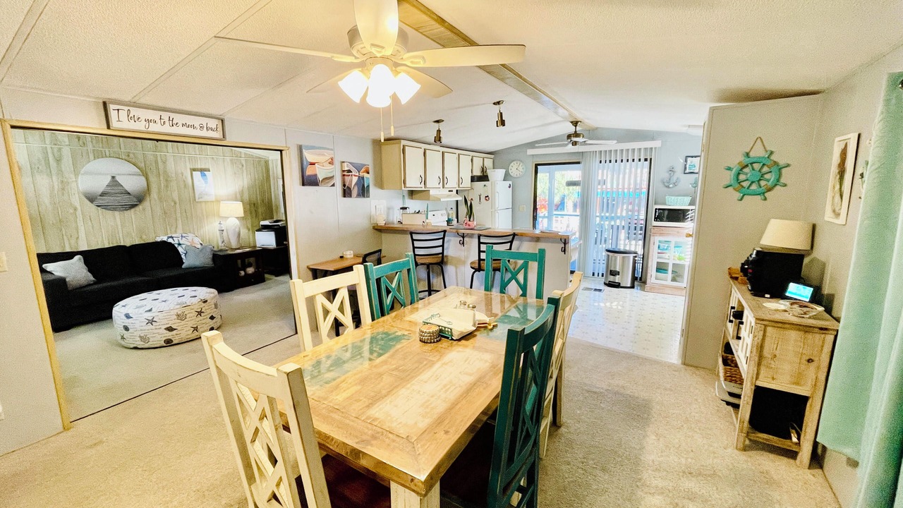 Photo of Livingroom in Weeki Wachee Gardens