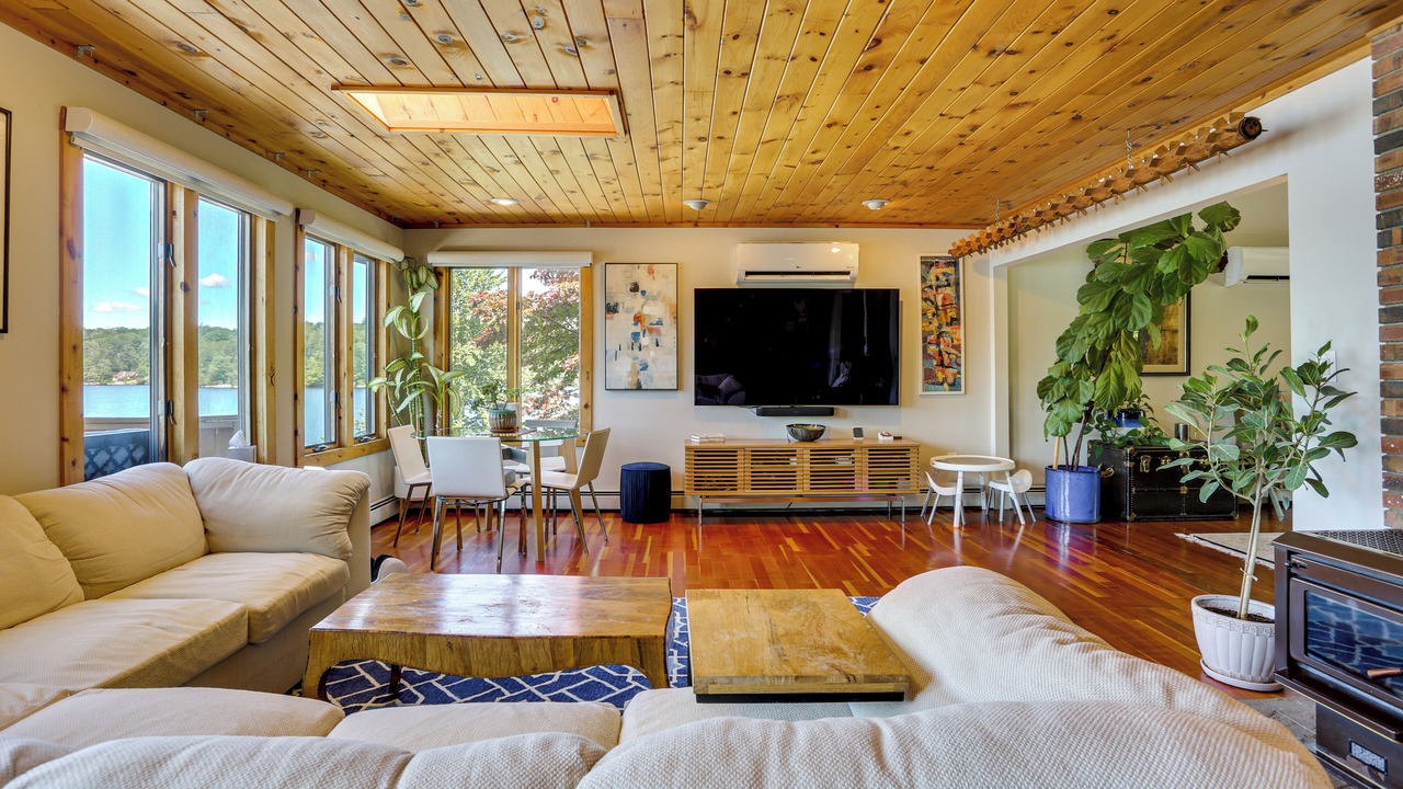 Photo of Livingroom in White Lake