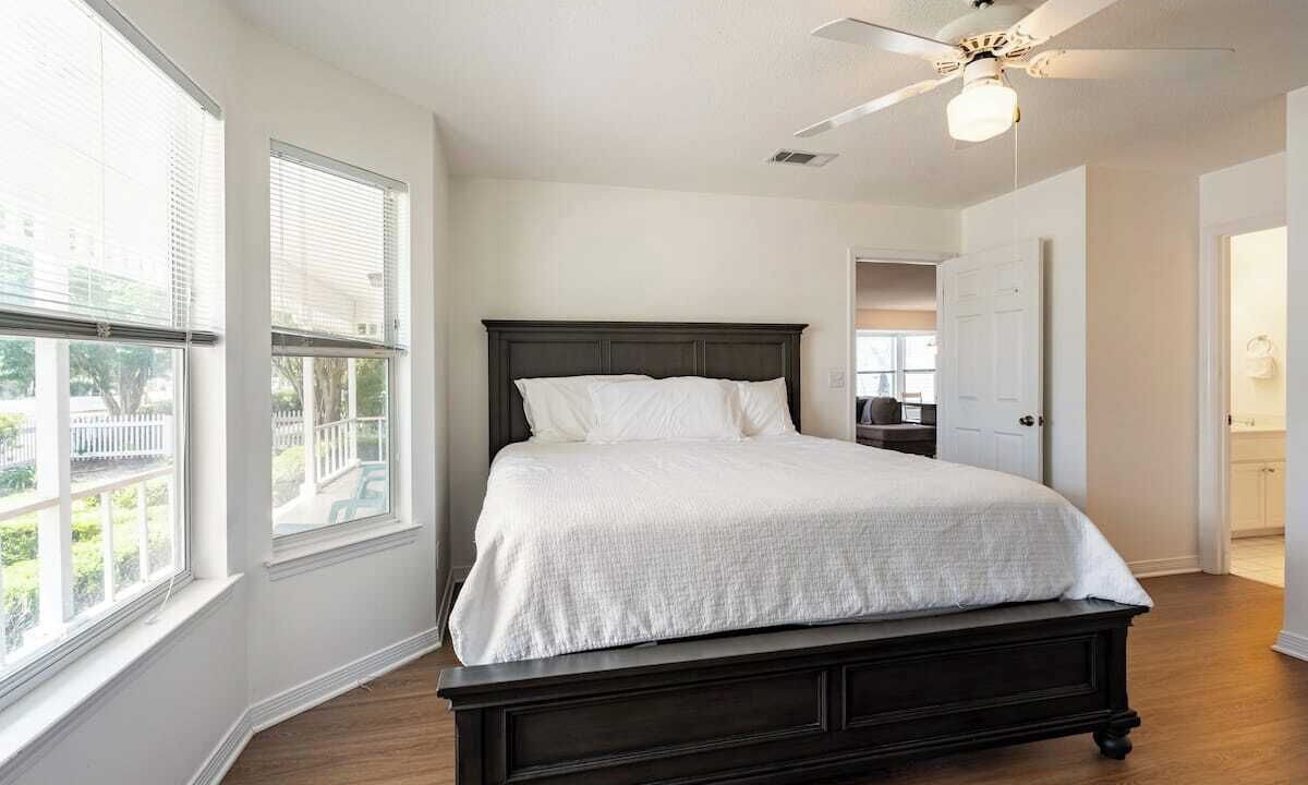 Photo of Bedroom in Crystal Shores