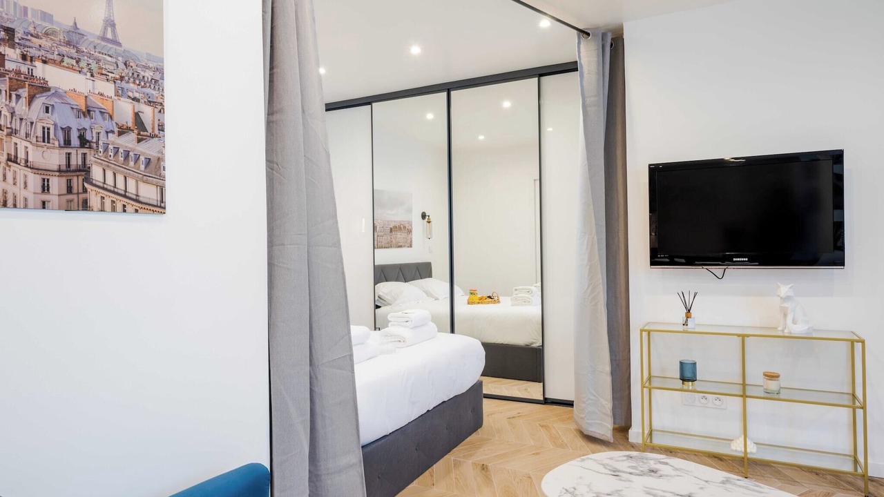 Photo of Bedroom in Republique–Point-du-Jour