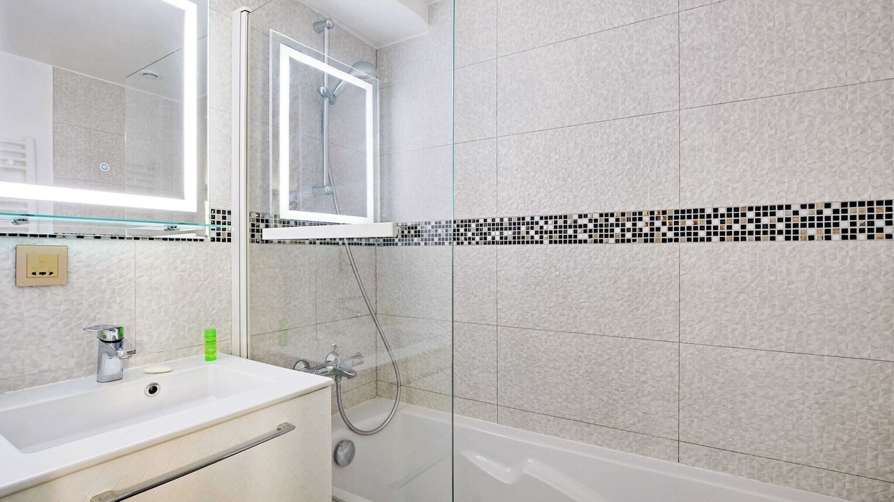 Photo of Bathroom in Orly