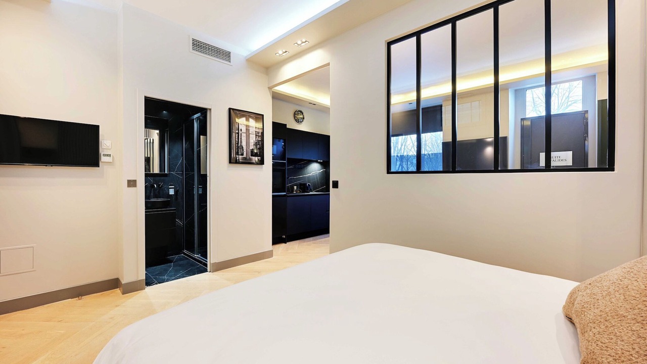 Photo of Bedroom in 7th Arrondissement