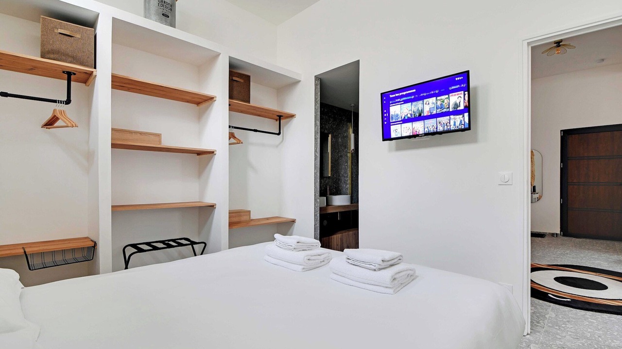 Photo of Bedroom in Saint-Ouen