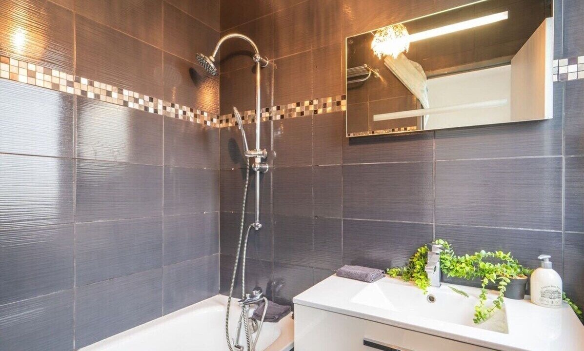 Photo of Bathroom in Joinville-le-Pont