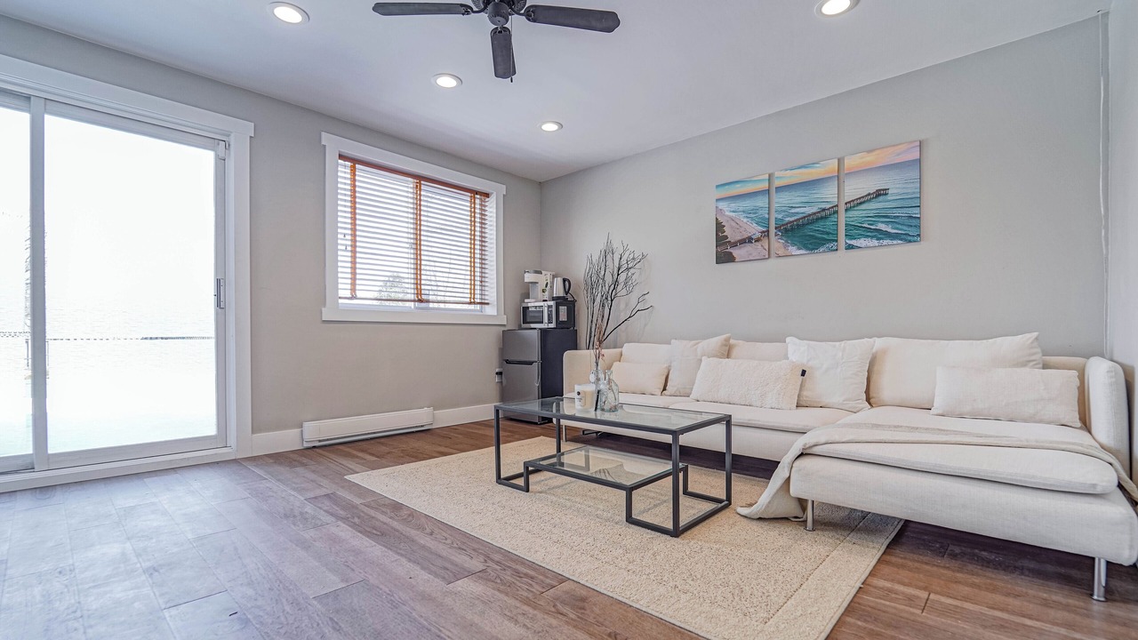 Photo of Livingroom in Lakeview